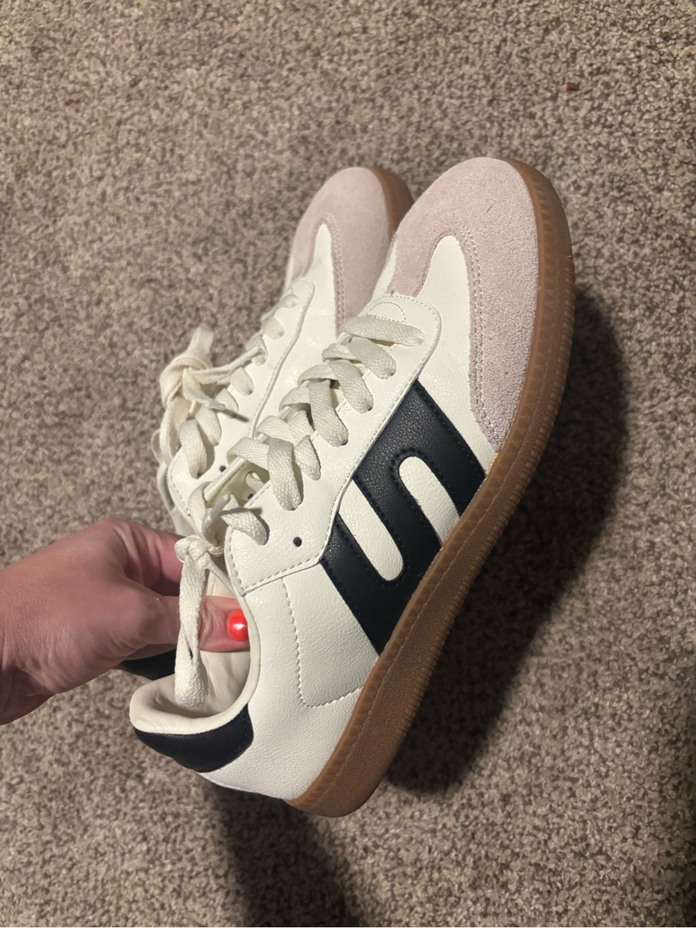 Dream Pairs Cream, Black & Gum Low-Top Lace-Up Sneakers